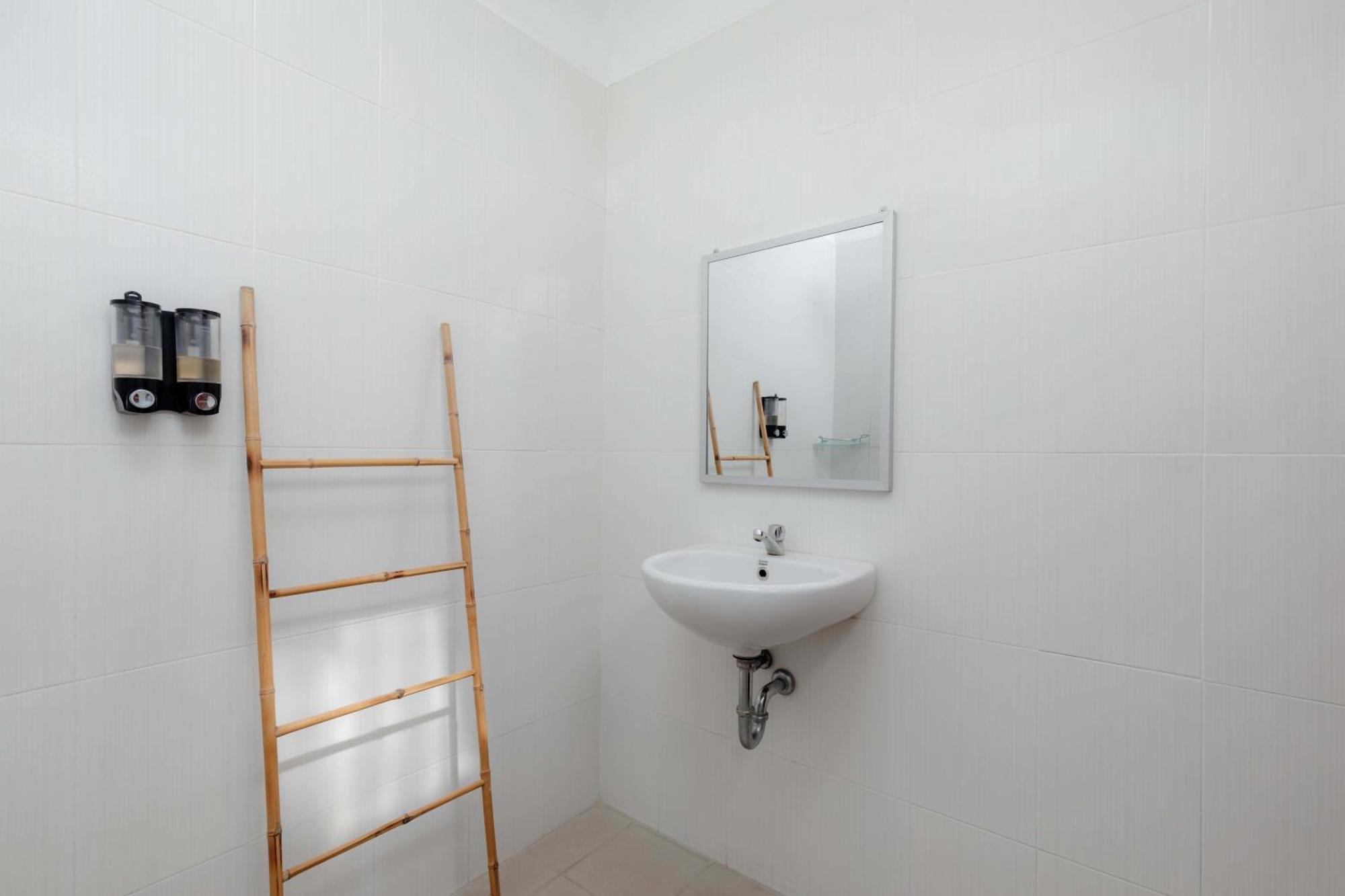 Carik Bali Guest House Canggu エクステリア 写真